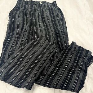 Briggs New York Black and White Striped Pants